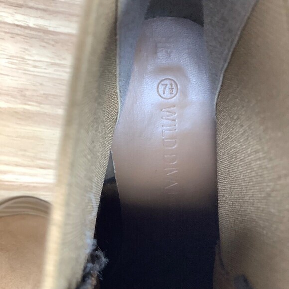 Wild Diva Brown Faux Suede Block Heel Ankle Boots Women's 7.5 - Picture 9 of 11